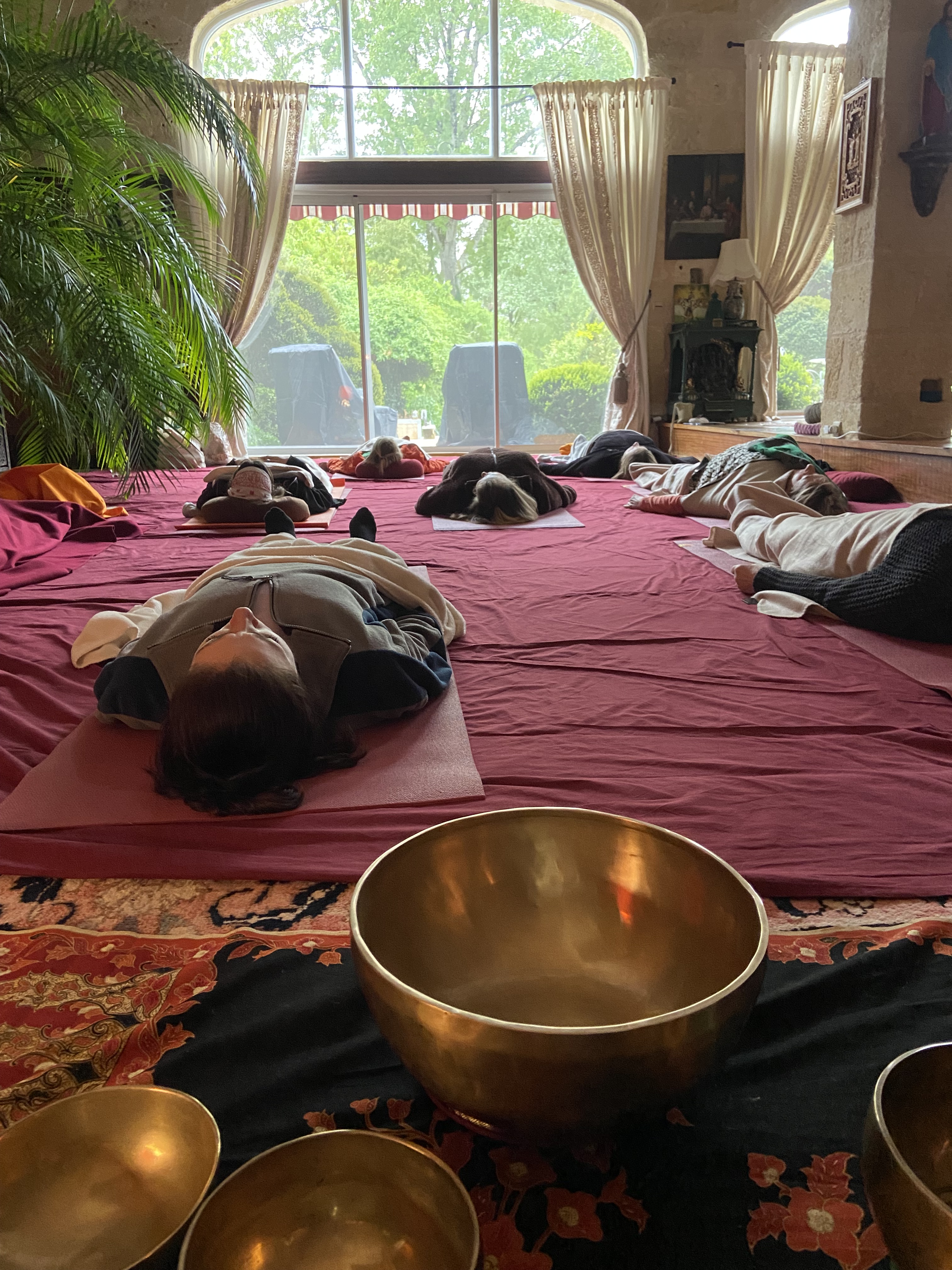 Relaxation et pratique de yoga Nidra au centre culturel indien à Marcenais